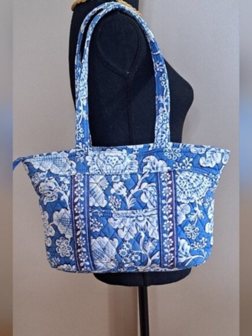 VERA BRADLEY Little Mandy Blue Lagoon Retired Floral Quilted Shoulder Bag GUC